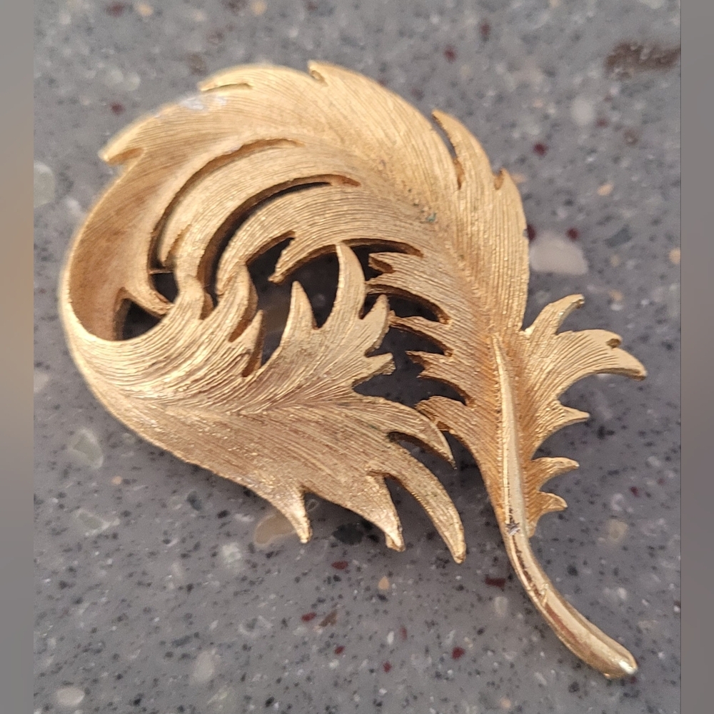Vintage 1960's Elegant Gold Tone Feather Brooch